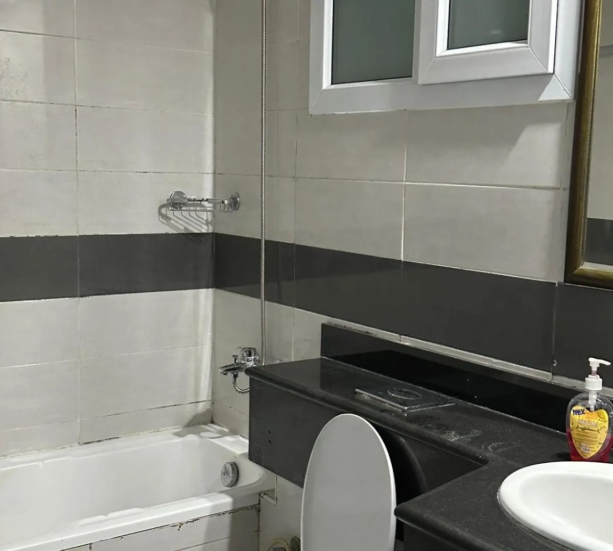 Decent 2 Boys Hostel Near Burjuman Metro Station 0*, Dubai United Arab Emirates